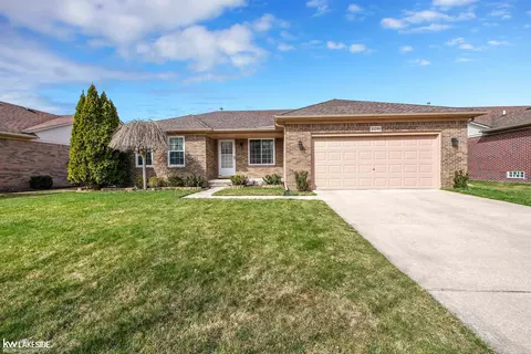 21281 Clear Crk, Clinton Township, MI 48036