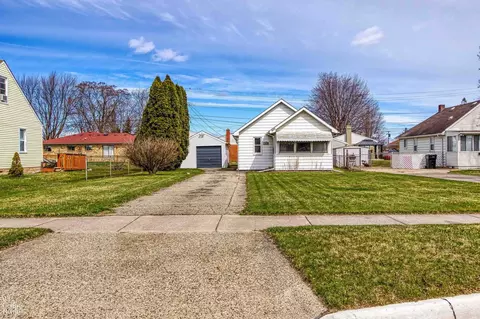 18715 Eastland, Roseville, MI 48066