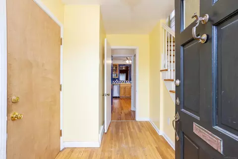 Entry Way - 853 Neff, Grosse Pointe, MI 48230 photo 2 of 5