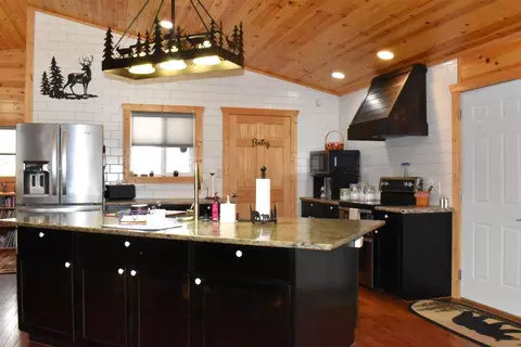 Kitchen - 191 River Oaks, Gladwin, MI 48624 photo 3 of 4