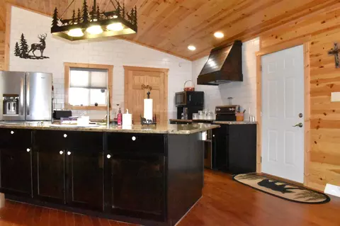 Kitchen - 191 River Oaks, Gladwin, MI 48624 photo 2 of 4