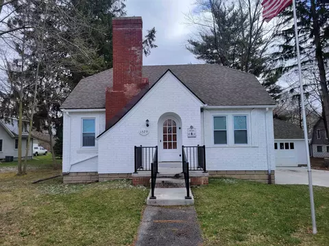1529 S M 52, Owosso, MI 48867