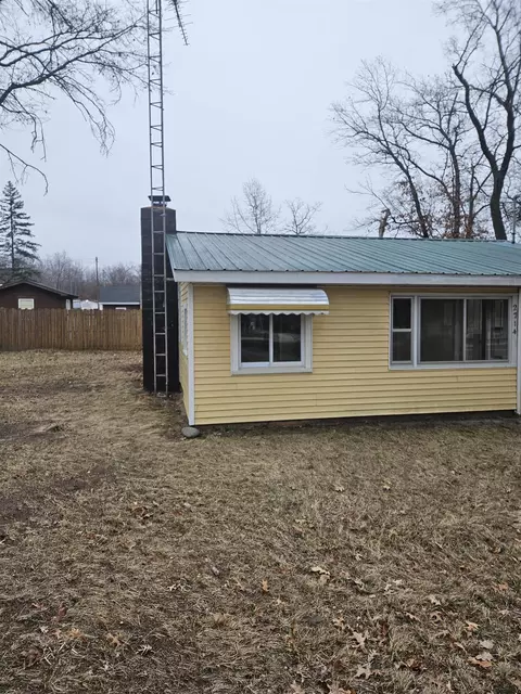 Exterior - 2714 Margaret, Harrison, MI 48625 photo 7 of 10