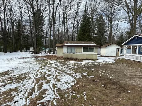 5361 Briarwood, Harrison, MI 48625