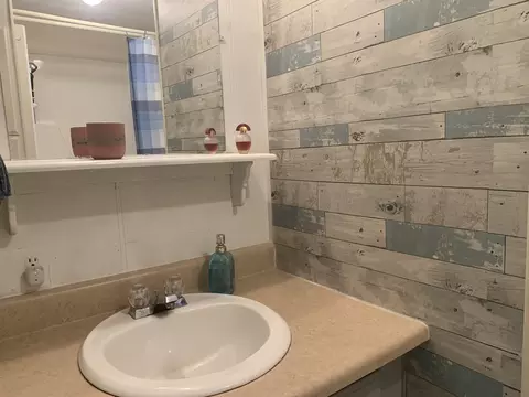 Bath - 1661 Riverside, Gladwin, MI 48624 photo 2 of 2