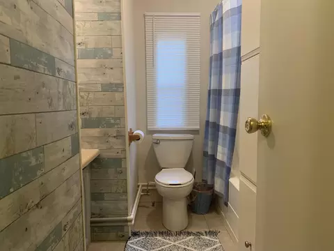 Bath - 1661 Riverside, Gladwin, MI 48624 photo 1 of 2