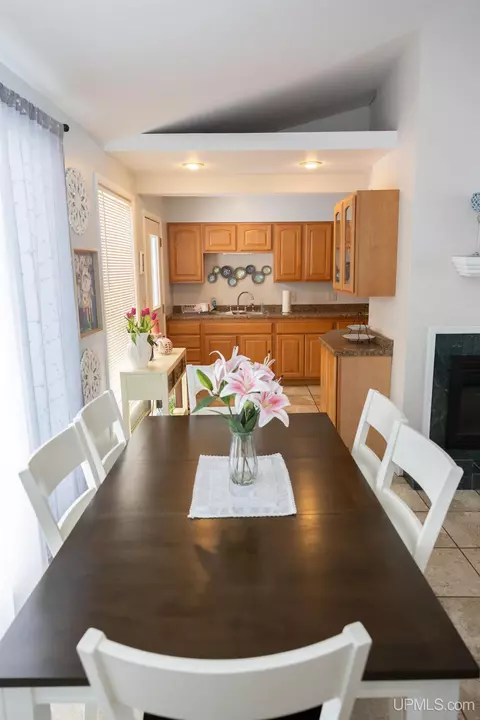 Dining - 786 Juniper, Ishpeming, MI 49849 photo 5 of 6