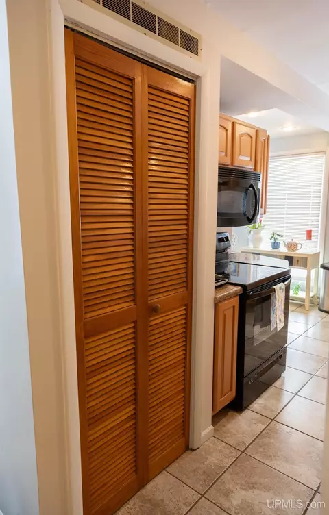 Kitchen - 786 Juniper, Ishpeming, MI 49849 photo 4 of 6