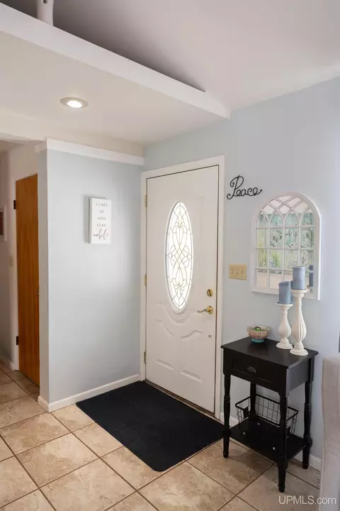 Entry Way - 786 Juniper, Ishpeming, MI 49849 photo 1 of 3