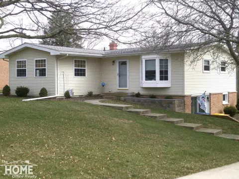 611 Crestview, Corunna, MI 48817 photo 2