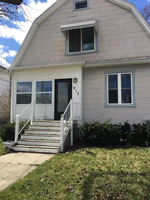 913 N Hampton, Bay City, MI 48708