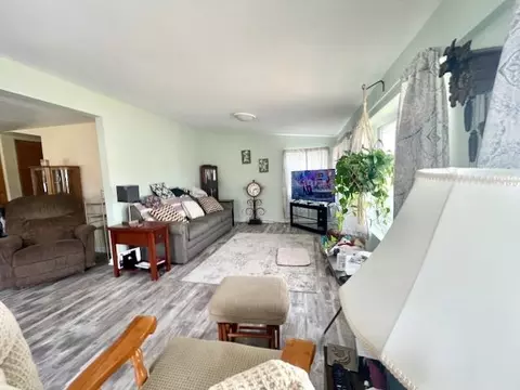 Living - 1383 Sioux, Gladwin, MI 48624 photo 5 of 8