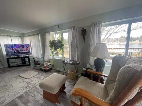 Living - 1383 Sioux, Gladwin, MI 48624 photo 4 of 8