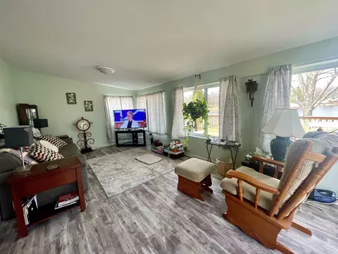 Living - 1383 Sioux, Gladwin, MI 48624 photo 3 of 8