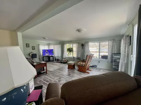 Living - 1383 Sioux, Gladwin, MI 48624 photo 2 of 8