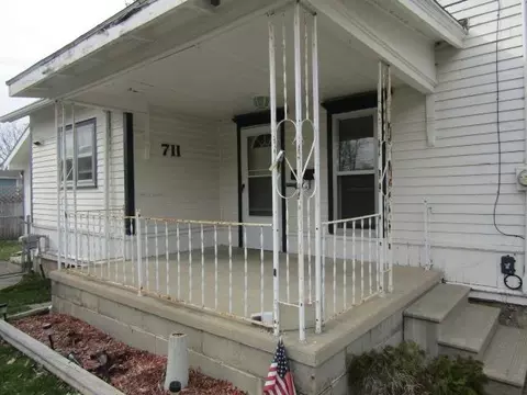 711 N N Pne, Owosso, MI 48867 photo 2