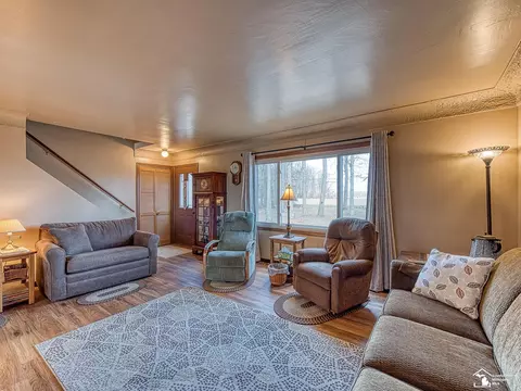 Living - 7675 Stewart, Monroe, MI 48162 photo 4 of 5