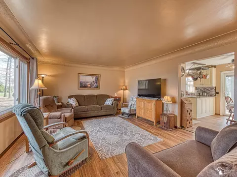 Living - 7675 Stewart, Monroe, MI 48162 photo 2 of 5