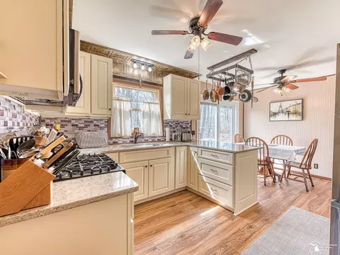 Kitchen - 7675 Stewart, Monroe, MI 48162 photo 3 of 4