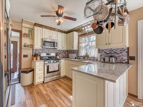 Kitchen - 7675 Stewart, Monroe, MI 48162 photo 2 of 4