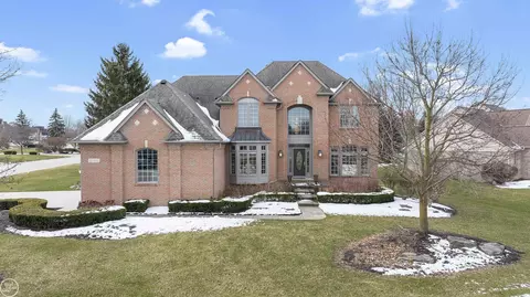 2760 Harrow Way, Shelby Township, MI 48316