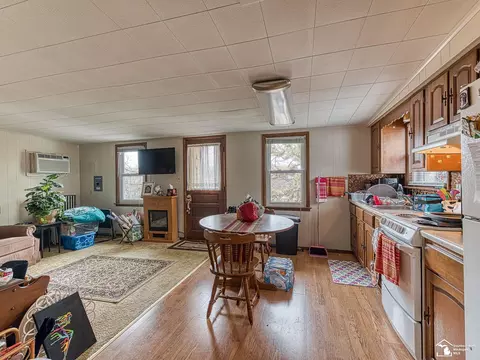 Dining - 211 Cass, Monroe, MI 48161 photo 1 of 1