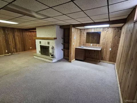 Living - 743 Juniper, Ishpeming, MI 49849 photo 5 of 6