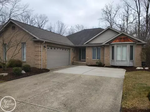 42048 Farm Ln, Sterling Heights, MI 48313