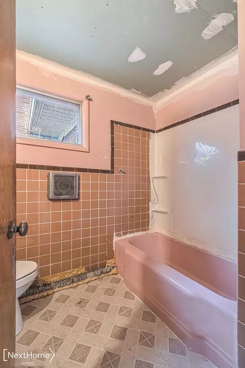 Bath - 8049 W Corunna, Flint, MI 48532 photo 2 of 4
