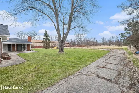 Exterior - 8049 W Corunna, Flint, MI 48532 photo 7 of 10