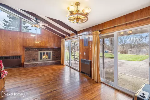 Living - 8049 W Corunna, Flint, MI 48532 photo 2 of 3