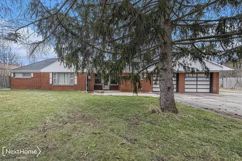 Exterior - 8049 W Corunna, Flint, MI 48532 photo 9 of 10