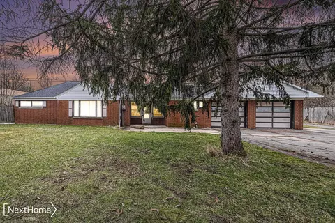 8049 W Corunna, Flint, MI 48532