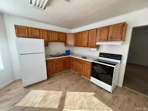 738 Elm, Hancock, MI 49930 photo 2