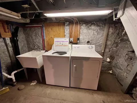 738 Elm, Hancock, MI 49930 photo 9