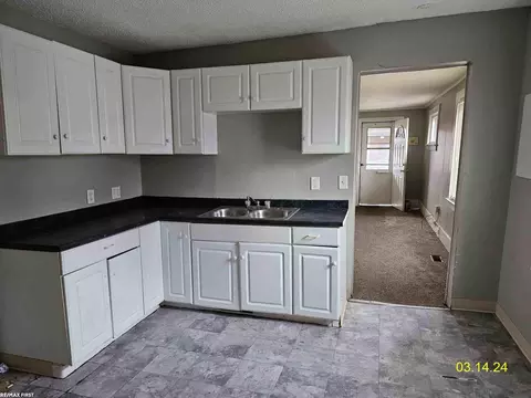 8460 Studebaker, Warren, MI 48089 photo 5