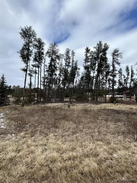 1677 E M28, Marquette, MI 49855