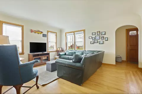 Living - 7260 King, Frankenmuth, MI 48734 photo 1 of 4
