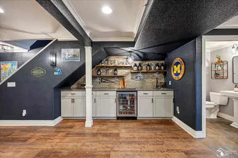Kitchen - 6733 Stonegate, Temperance, MI 48182 photo 8 of 9