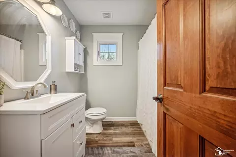 Bath - 6733 Stonegate, Temperance, MI 48182 photo 3 of 6
