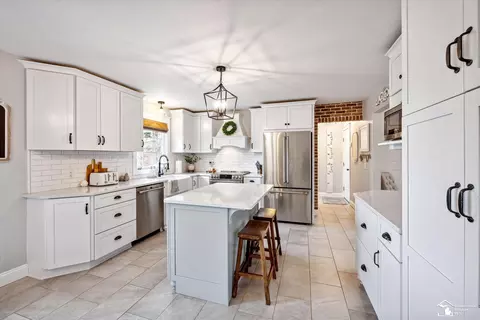 Kitchen - 6733 Stonegate, Temperance, MI 48182 photo 4 of 9