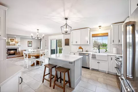 Kitchen - 6733 Stonegate, Temperance, MI 48182 photo 1 of 9
