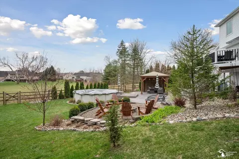 Exterior - 6733 Stonegate, Temperance, MI 48182 photo 7 of 12