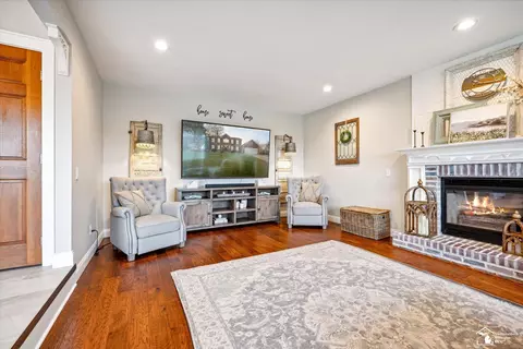 Living - 6733 Stonegate, Temperance, MI 48182 photo 2 of 8