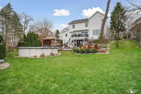 Exterior - 6733 Stonegate, Temperance, MI 48182 photo 5 of 12