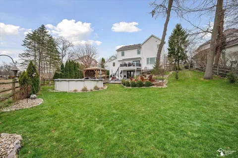 Exterior - 6733 Stonegate, Temperance, MI 48182 photo 12 of 12