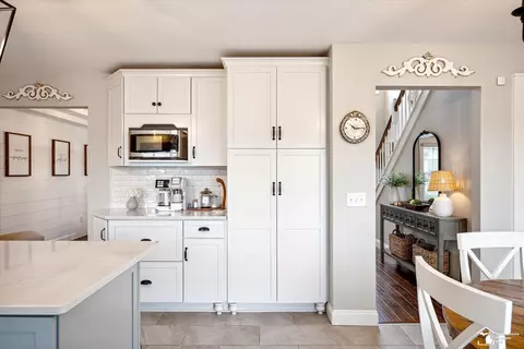 Kitchen - 6733 Stonegate, Temperance, MI 48182 photo 6 of 9