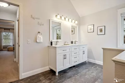 Bath - 6733 Stonegate, Temperance, MI 48182 photo 2 of 6