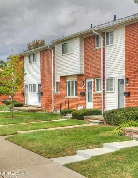 8771 Sterling, Center Line, MI 48015
