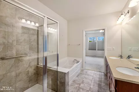 Bath - 49636 Hiddenbrook Dr, Macomb, MI 48042 photo 2 of 3